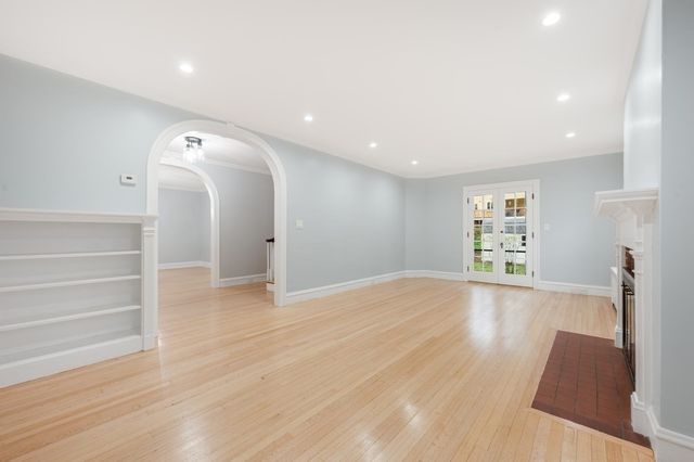 320 Quinobequin Rd, Newton, MA 02468