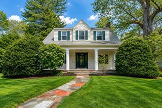 320 Quinobequin Rd, Newton, MA 02468