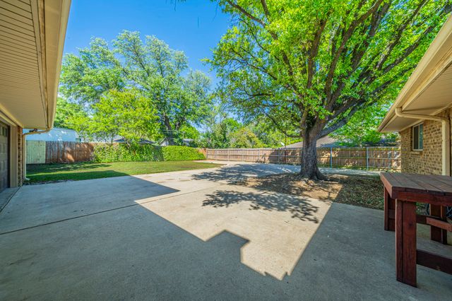2422 Greenwood Drive, Grand Prairie, TX 75050