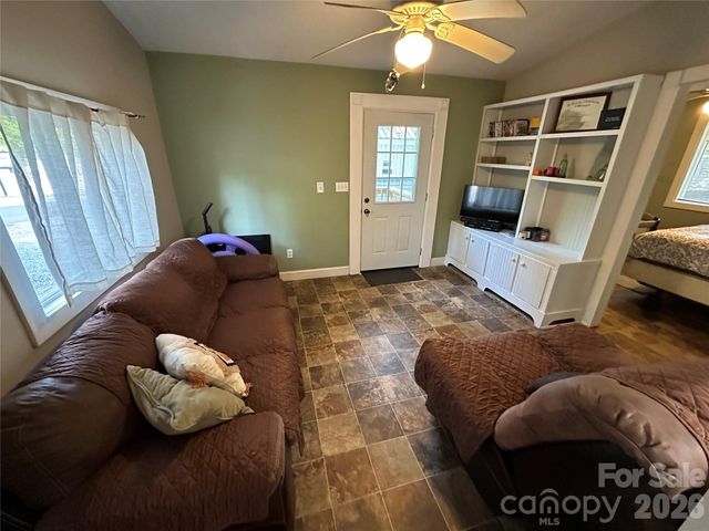 162 Clubhouse Drive, New London, NC 28127