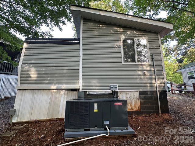 162 Clubhouse Drive, New London, NC 28127