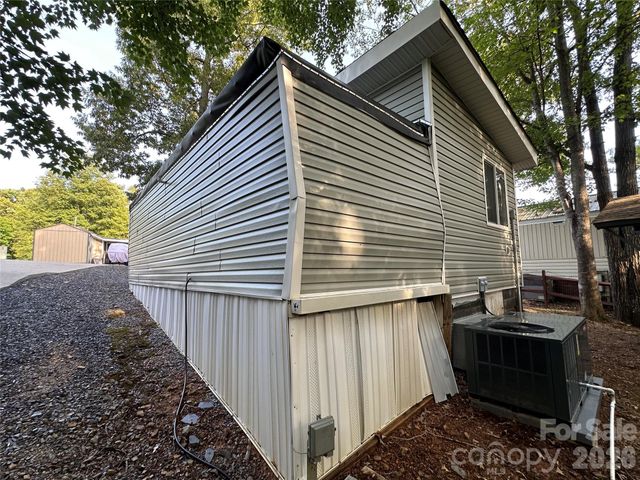 162 Clubhouse Drive, New London, NC 28127