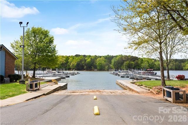 162 Clubhouse Drive, New London, NC 28127