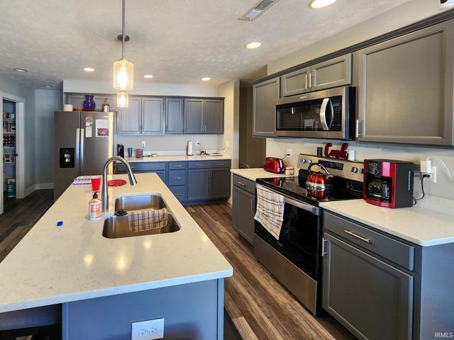 1120 WATERSHIP Drive, Evansville, IN 47725