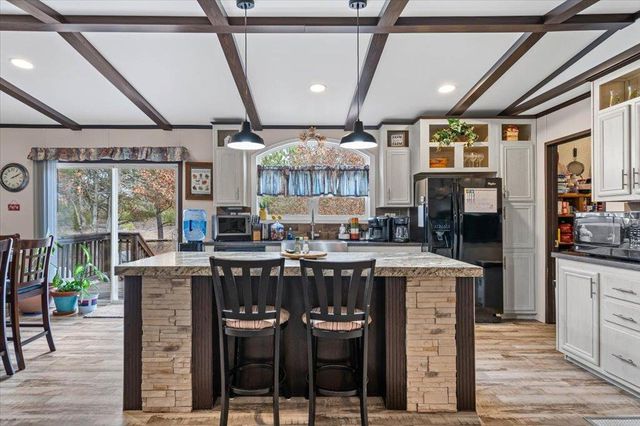 198 Pine Shadows LN, Bastrop, TX 78602