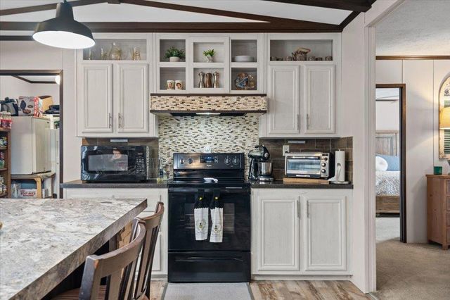 198 Pine Shadows LN, Bastrop, TX 78602