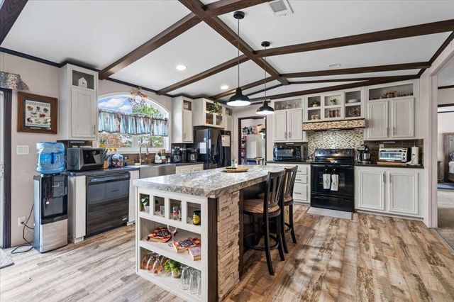 198 Pine Shadows LN, Bastrop, TX 78602