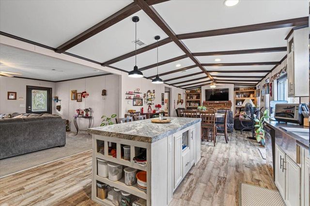 198 Pine Shadows LN, Bastrop, TX 78602