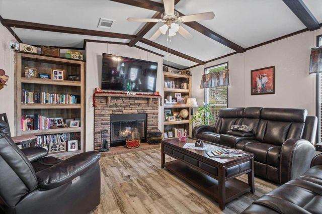 198 Pine Shadows LN, Bastrop, TX 78602