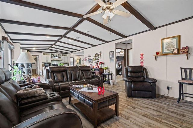 198 Pine Shadows LN, Bastrop, TX 78602