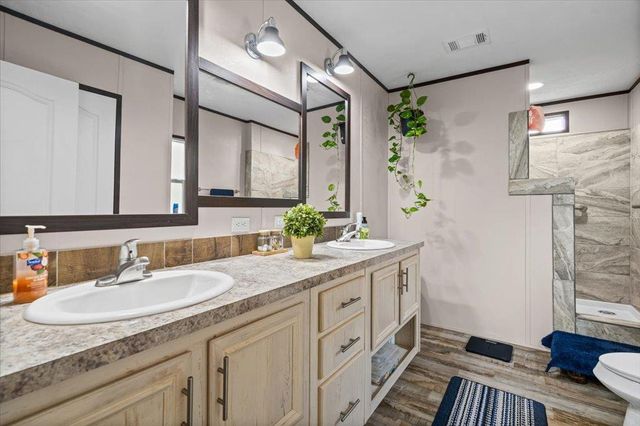 198 Pine Shadows LN, Bastrop, TX 78602