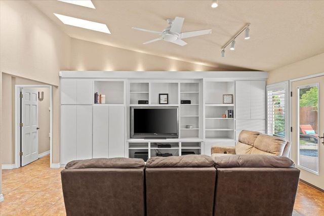 1121 Pyrite Way, Modesto, CA 95355