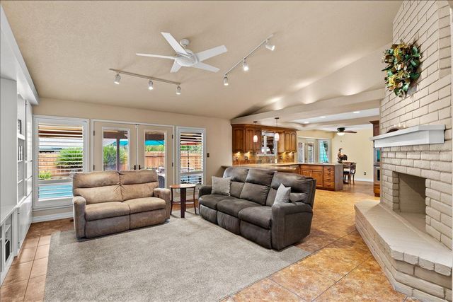 1121 Pyrite Way, Modesto, CA 95355