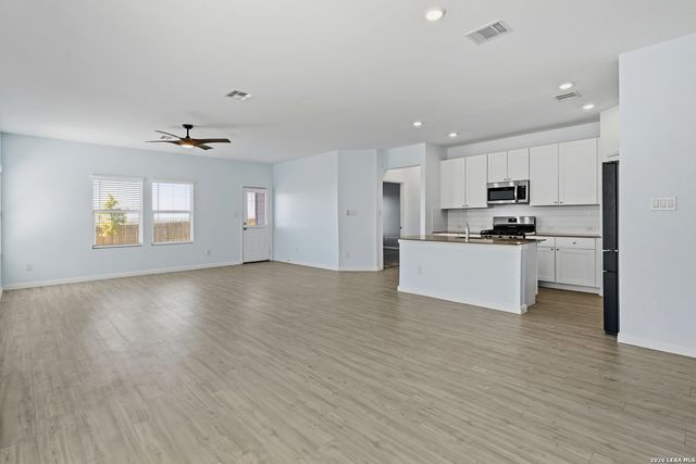 5340 CLOVES COVE, St Hedwig, TX 78152