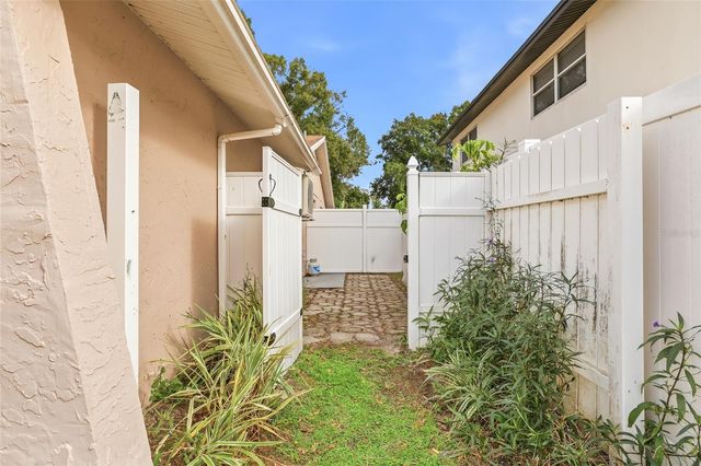 7313 BROOKVIEW CIRCLE, Tampa, FL 33634