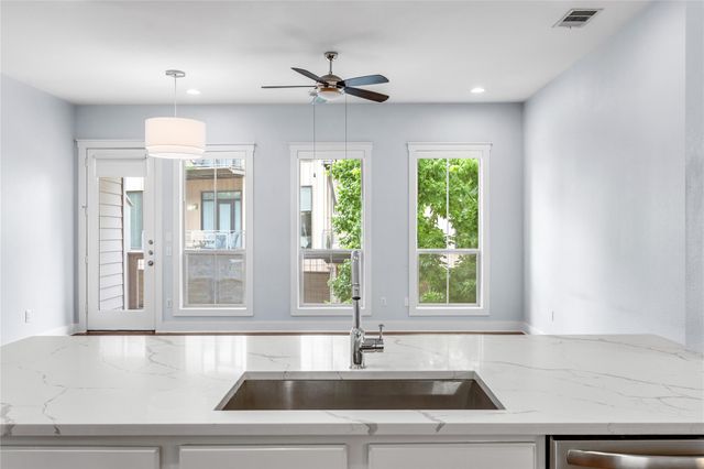 2520 Bluebonnet LN 52, Austin, TX 78704