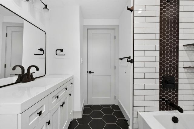8 Bartlett St, Peabody, MA 01960