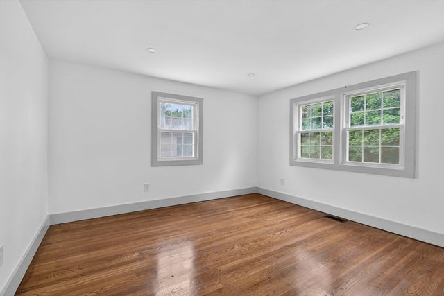 8 Bartlett St, Peabody, MA 01960
