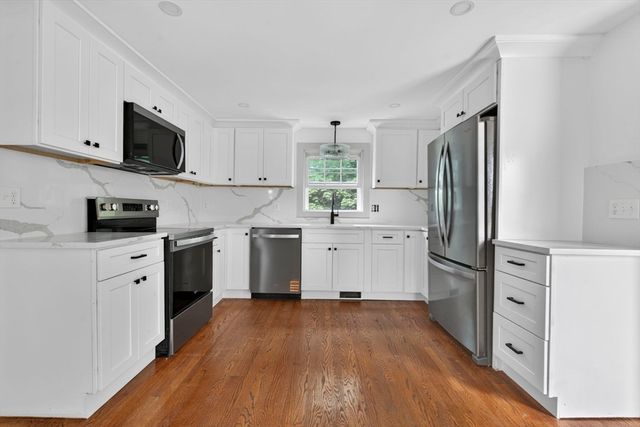 8 Bartlett St, Peabody, MA 01960