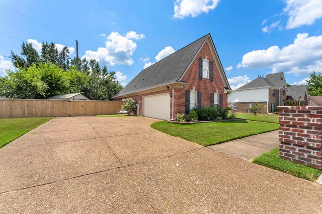 1567 SISKIN DR, Cordova, TN 38016