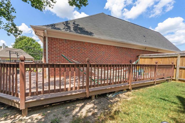 1567 SISKIN DR, Cordova, TN 38016