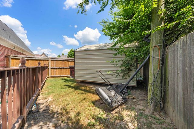 1567 SISKIN DR, Cordova, TN 38016