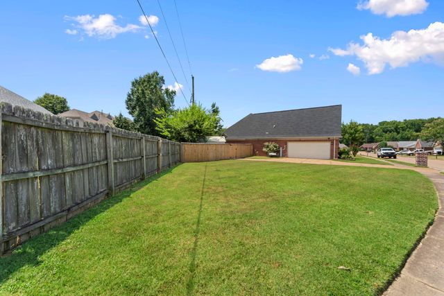 1567 SISKIN DR, Cordova, TN 38016