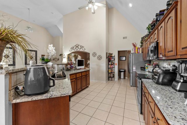 1567 SISKIN DR, Cordova, TN 38016