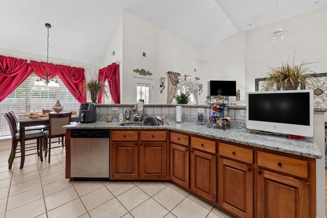 1567 SISKIN DR, Cordova, TN 38016