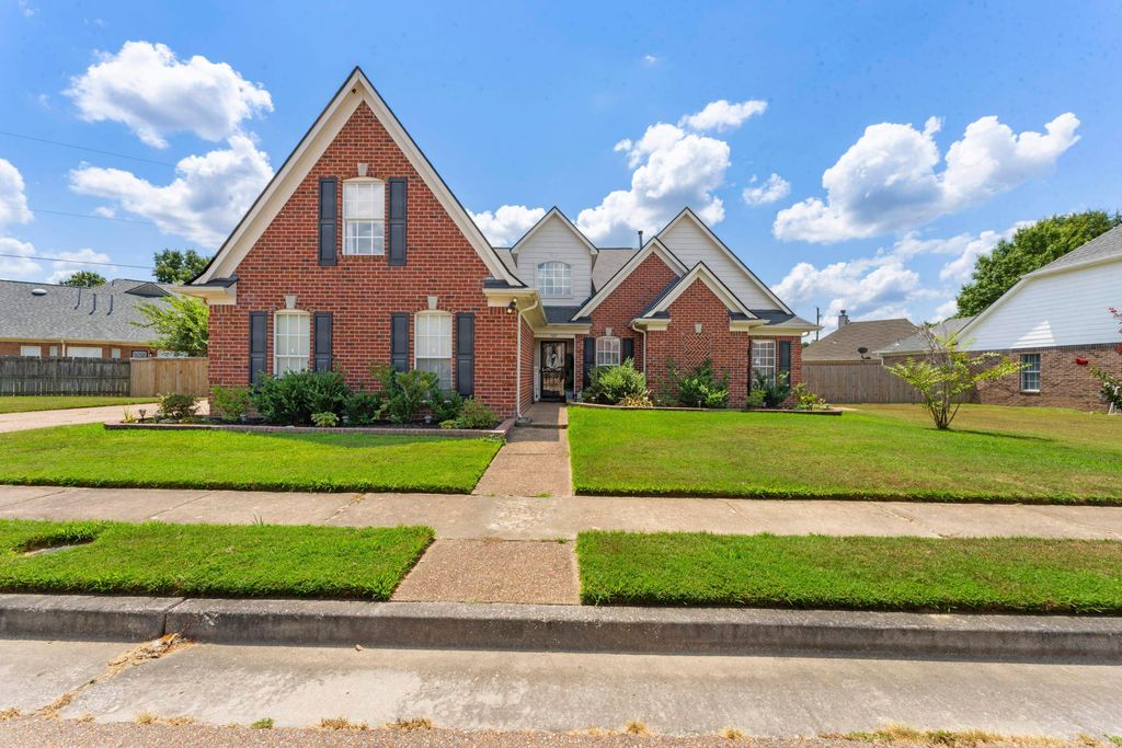 1567 SISKIN DR, Cordova, TN 38016