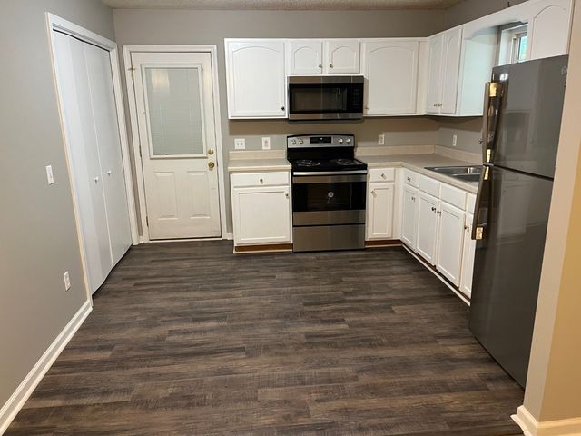 890 Locust Dr, Clarksville, TN 37040