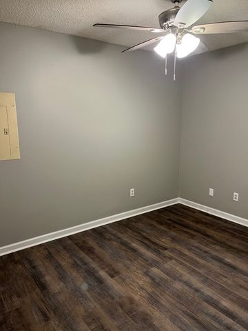 890 Locust Dr, Clarksville, TN 37040