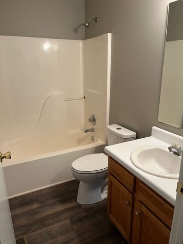 890 Locust Dr, Clarksville, TN 37040