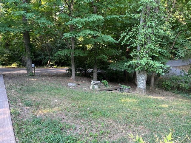 890 Locust Dr, Clarksville, TN 37040