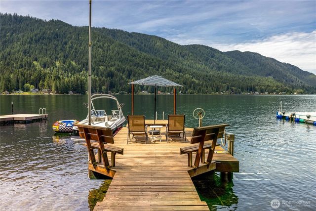 35030 North Shore Drive, Mount Vernon, WA 98274