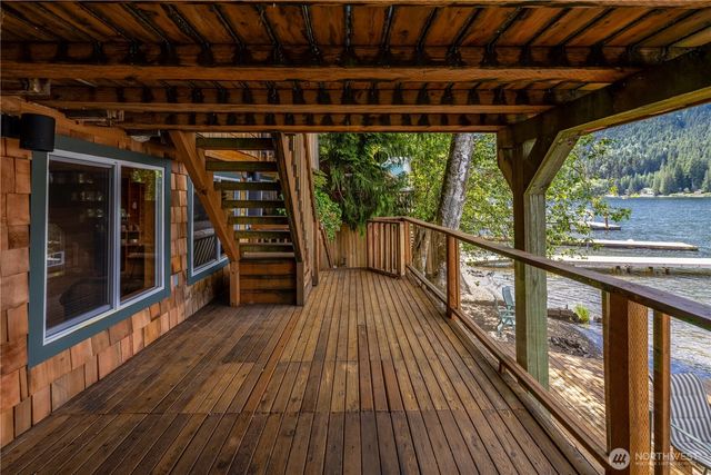35030 North Shore Drive, Mount Vernon, WA 98274