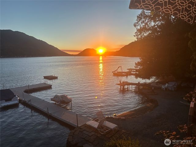 35030 North Shore Drive, Mount Vernon, WA 98274