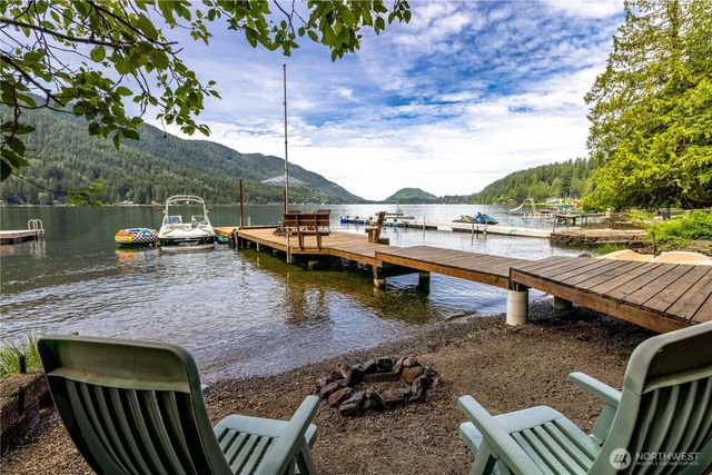 35030 North Shore Drive, Mount Vernon, WA 98274