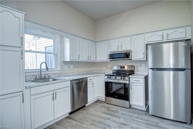 4072 Thomas Jefferson DR, Virginia Beach, VA 23452