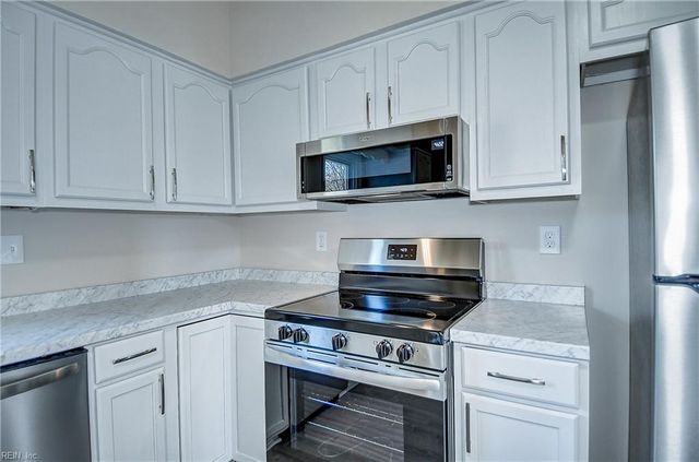 4072 Thomas Jefferson DR, Virginia Beach, VA 23452