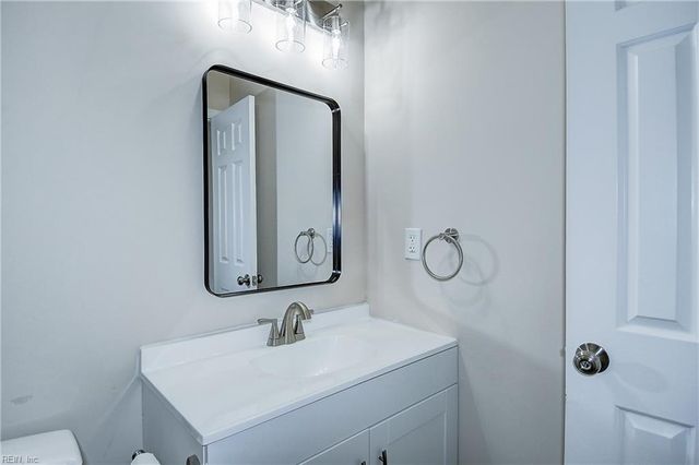 4072 Thomas Jefferson DR, Virginia Beach, VA 23452