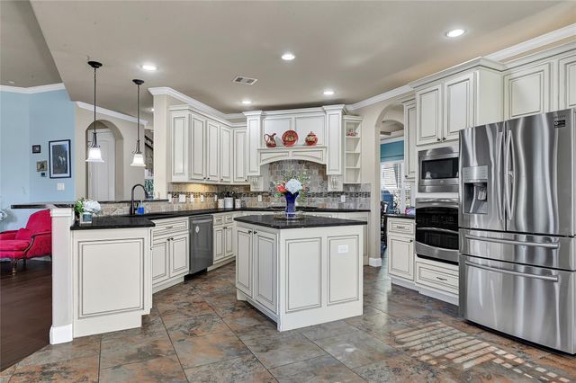 1110 Parkers Creek Lane, Friendswood, TX 77546