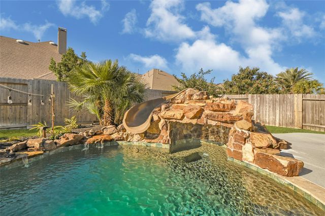 1110 Parkers Creek Lane, Friendswood, TX 77546