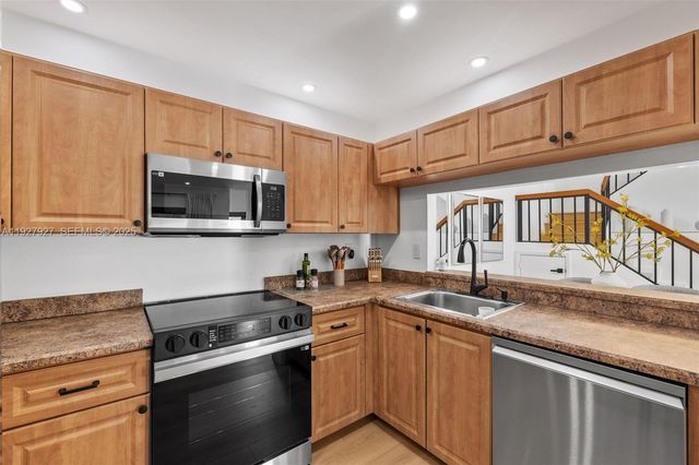 21216 Harbor Way 158-15, Aventura, FL 33180