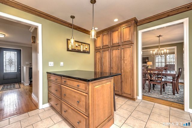 195 Margaret Lane, Orange, CT 06477