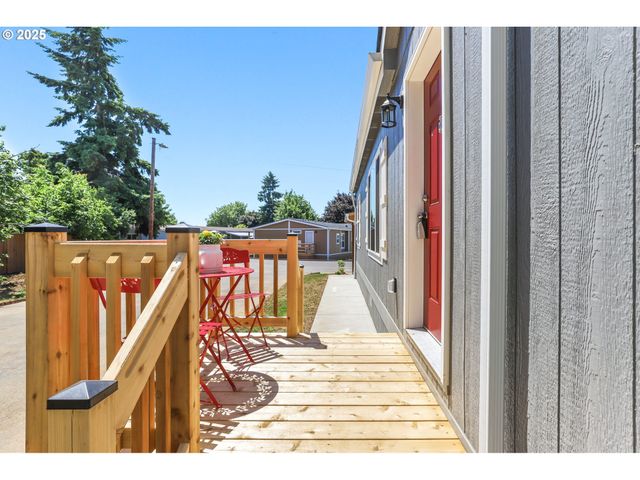 18780 Central Point Rd F, Oregon City, OR 97045