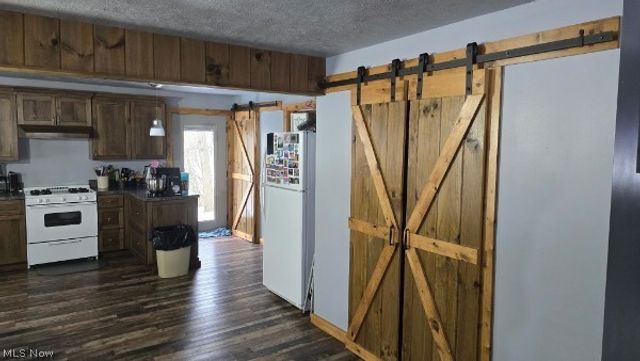 4194 Helsley Fusselman Road, Southington, OH 44470