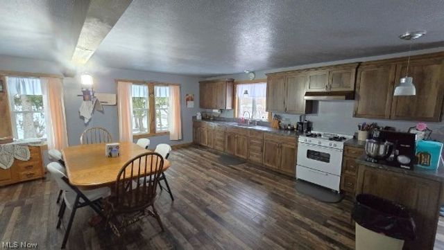4194 Helsley Fusselman Road, Southington, OH 44470