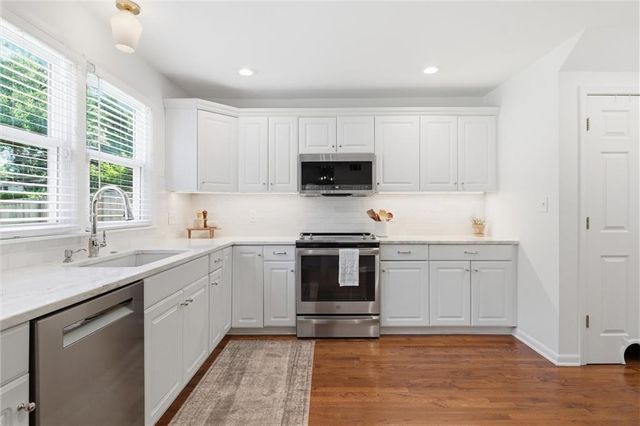 6018 W 85th Terrace, Overland Park, KS 66207