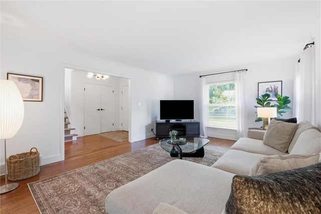 6018 W 85th Terrace, Overland Park, KS 66207